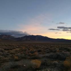 Tramonto nella Death Valley..🇺🇸🌜 Spettacolo!  #usa #roadtrip #deathvalley #nevada #sundown #landscape #nature  (presso Death Valley National Park)