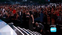sweetestthingiwrote:  betawards:  WEEZY TO THE RESCUE!   Ran like she was a blunt 