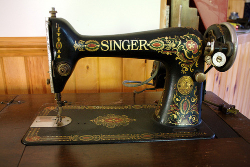 Singer sewing machine cabinets