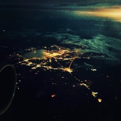 Tampa to ATL last night. Location: random city above ✈️    #tampa #flight #citylights #atlanta #leighbeetravel #spritairlines #sopretty #lovetofly #airporttoairport #locationunknown