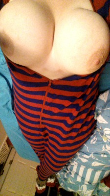 searchinglittle:  Boobies &amp; footie pajamas! So tired of living in the frozen tundra. 