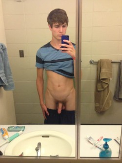 nakedguyselfies:  nakedguyselfies.tumblr.com  If you’re a Hot Fit Young Guy going to the first week of Schoolies 2013 on the Gold Coast QLD, be sure to CLICK HERE Also be sure to follow Naked Guy Selfies here on tumblr!  