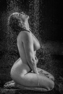 violetlahaie:  «Lula, nude, under shower» by trostheide_photography. Found in: http://ift.tt/1ZlPGAb 
