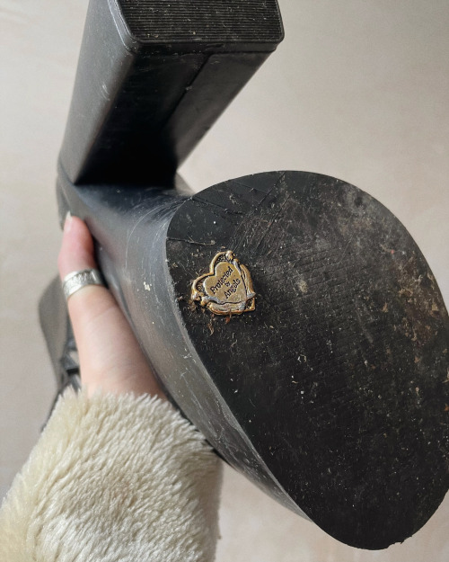 abigail:  when i got home after the new years celebrations last night, i took off my boots and found this pin stuck in the bottom of one of them,, a good sign for the new year perhaps ? :-) 