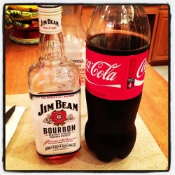 I&rsquo;ve needed this.its been a loooooonnnnggggg Friday! #jimbeam #drinks #need #it #coke #long #friday #night #day #myvalentines
