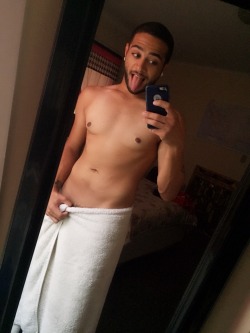 nerdy-little-leo-gaymer:  That wonderful feeling after showers when you feel a little cute and want to post more pics :)