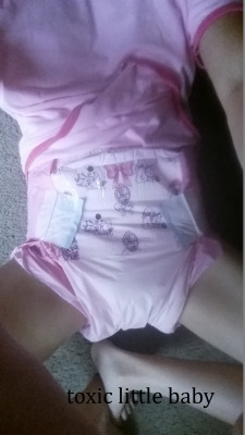 toxiclittlebaby:  love the dc amor diapers. their new ones . diaper from @wearingclouds