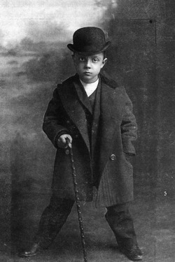 voxsart:Learn It Young. Buster Keaton in childhood.