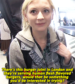  Emily Kinney answers an odd question asked by TMZ pap. 