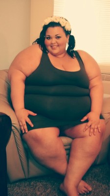 crazytrains:  ssbbwbrianna:  Outfit of the day! Belly hugging dress(:  Nice! 