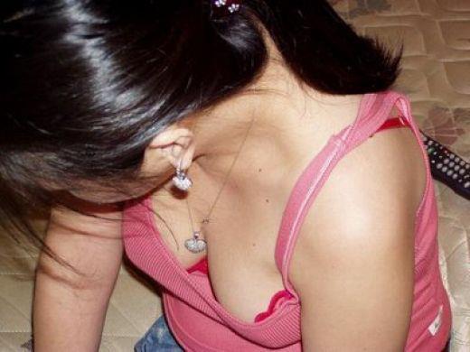 Hot indian girls cleavage