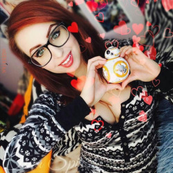 nerdybeauties:  A girl and her BB-8