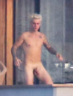 pozithiv:  hotguysmylove:  Justin Bieber naked   P O Z I T H I V . L I B I D O» my blog «» my cam site «» submit «» follow «» archive «