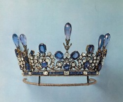 carolathhabsburg: Sapphire and diamond tiara, property of a polish countess. 1900s.  I&rsquo;m going to start collecting tiaras and wear one everyday.