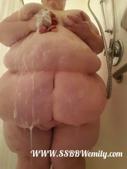 garyplv:  ssbbwemily:  My fat body dripping with suds! #SSBBW #Chubby #SSBBWporn #SSBBWlover  Follow me on twitter! https://twitter.com/SSBBWEmily?s=01   √