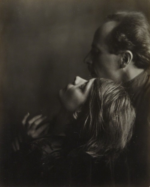 joeinct:  Edward Weston and Margrethe Mather, Photo by Imogen Cunningham, 1923