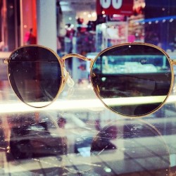 Get your retro on with @raybanofficialpage #roundmetal available at @sunglasshut #beautiful #edgy #gold #new #rayban #sgh #sunglasses #sunnies