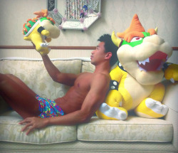 merlionboys:  Fan submission: “I think this is the gym instructor Glenn. the one who posed with pikachu. hot and cute with soft toys haha” http://merlionboys.tumblr.com/ 