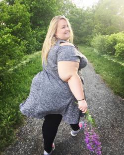 superandsexybbw:  caitidee:  I want to take nature walks (waddles?) with Roxxie! Don’t you?   √