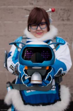 jesseshimada:  machiavellianfictionist:  By far the best Overwatch cosplay I’ve ever seen! Absoluetly A-MEI-ZING! Photos posted with the cosplayer’s permission. (Facebook - Twitter - Instagram)  this is fantastic!! 