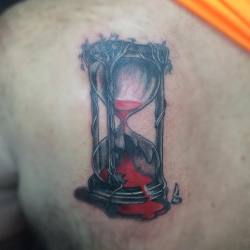 #tattoo #tatuaje #inked #ink #tatu #inkup #inklife #reloj #arena #relojdearena #de #color #colors #sombras #shadows #swatch #sand #Venezuela #lara #back #barquisimeto #gabodiaz04