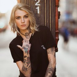 ink-my-bitch-up:  Courtney Lloyd