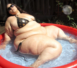 freaky4ssbbw:  The summer is hot!!! ;) 