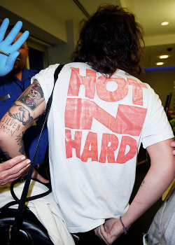 harrystylesdaily: Harry at the airport in NYC - 6/12