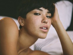 chocolatynipples:  America’s Next Top Model contestant, Fo Porter, in P MagazineDigging the freckles. via Egotastic.com