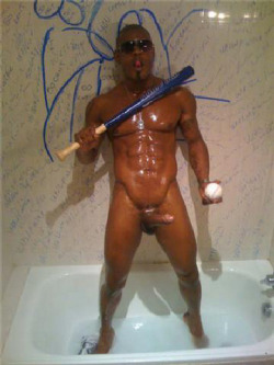 blkbugatti:  kanjilikesboys:  Why are you playing baseball naked in a tub?  Nice bat!