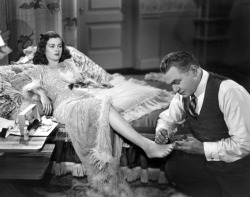 thisobscuredesireforbeauty:  Joan Bennett and Edward G. Robinson in: Scarlet Street (Dir. Fritz Lang, 1945).Source
