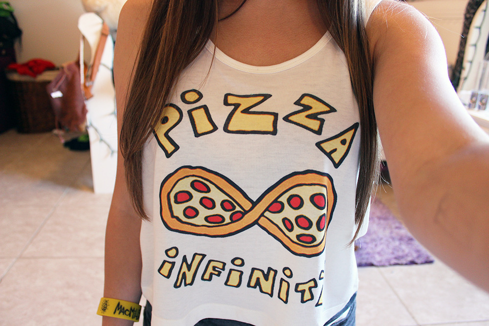 Hot outfit for pizza