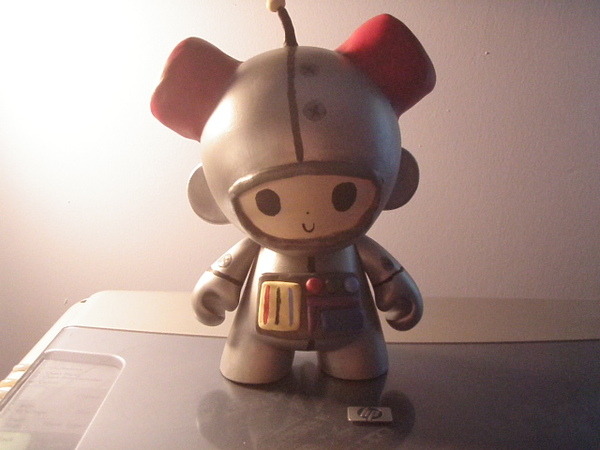 This is my first munny I ever painted! I&rsquo;m pretty proud of it. Follow meeeee catfishsoup.tumblr.com