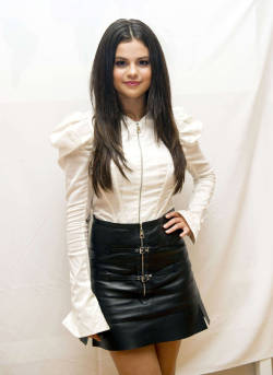 Selena Gomez - Hotel Translyvania 2 Event ♥