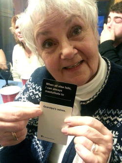 hyphen-hifin:  fight-0ff-yourdem0ns:  The kids face behind her is my reaction   Who plays Cards against Humanity with their FAMILY? !