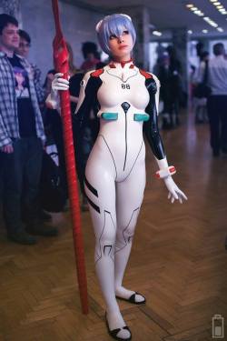 latex-passion:  Frosel cosplay as Rei (plug suit by Andromeda Latex)
