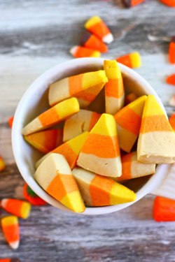 continuants:  pbs-food:  Want to impress your kids? Looking for a fun Halloween party treat? Whoever your audience, you’ll get looks of awe when you make these candy corn-lookalike cookies. Get the recipe. And be sure to visit our Halloween page for