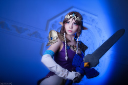 milligan-vick:    TloZ - Princess Zelda  Anna Kreuz as Zeldaphoto by me   