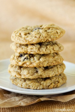 do-not-touch-my-food:  Raisin Walnut Oatmeal Cookies