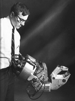 fluxmachine:  generalelectric:  In the 1960s, GE set out to create Hardiman, a mechanical exoskeleton that could give its user the ability to lift up to 1,500 pounds. Unfortunately, the suit’s size, weight, stability and power-supply issues prevented