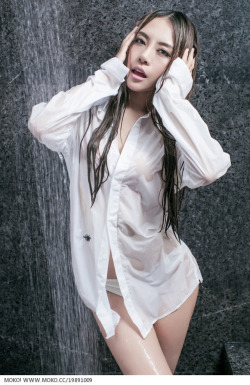 Han Xiu Ru 韩欣茹 wet and sexy.