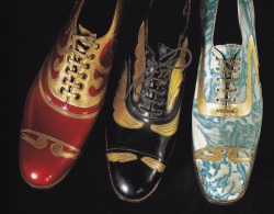 swiczeniuk:  cryptoscience:  illbedancingwithmyself:  dreammason:  Look at these goddamn art deco shoes. LOOK AT ‘EM!!! They are magnificent!!!!!! British 1925  !!!!!!  Well, shit.  GOD THAT FAR LEFT GIVE IT ME.