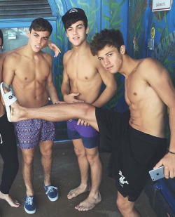 teenboysmellyfeet:  it can’t get better than a pic with both the Dolan twins and Cameron Dallas bare feet or wearing Vans sockless. If I was Aaron I would definitely take advantage off Cameron by pulling off his flip flop and taking a quick sniff of
