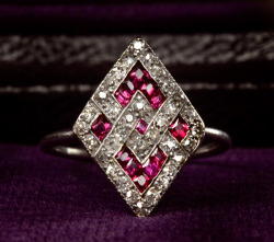 eriebasin:  1920s Art Deco Ruby and Diamond Ring, Platinum, 񘥢 