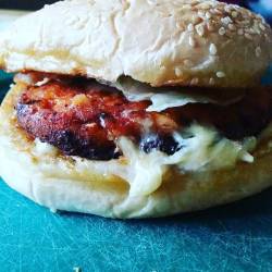 Cheesy peri chicken burger. #food #foodie #foodporn #foodieporn #foodofinstagram #foodgram #instafood #instafoodie #burger #homemade #burgerporn #weightlossjourney #periperi #piripiri #chicken #cheese #camembert #cheeseporn