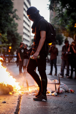 quemaria-la-ciudad-entera:  Marcha, “Justicia para asesinado de Juan Pablo Jiménez” by Mario Tellez C. on Flickr. Santiago de Chile 11 de julio, 2013 