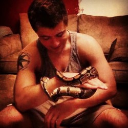 I made a new friend today. #strangles #helivesinmyhouse #yesasnake #iknowiknowiwasshockedtoo #sootame #awwstrangles&lt;3