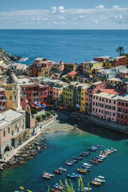 italian-luxury:  Vernazza, Cinque Terre, Italy 