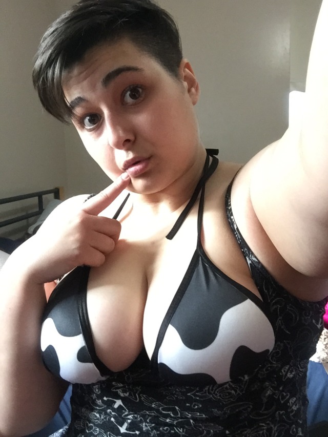 sinsplaything:This corset pushes my tits up and they look banging 