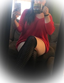 nerdybustybabe:  colleenandherfantasies:  mrmrssecret: My mouth hug goes to my coffee on this Monday….. but, also in front of a mirror! 🖤  Oh you hug that coffee ☕️ all ya need @colleenandherfantasies that coffee is very important we are just